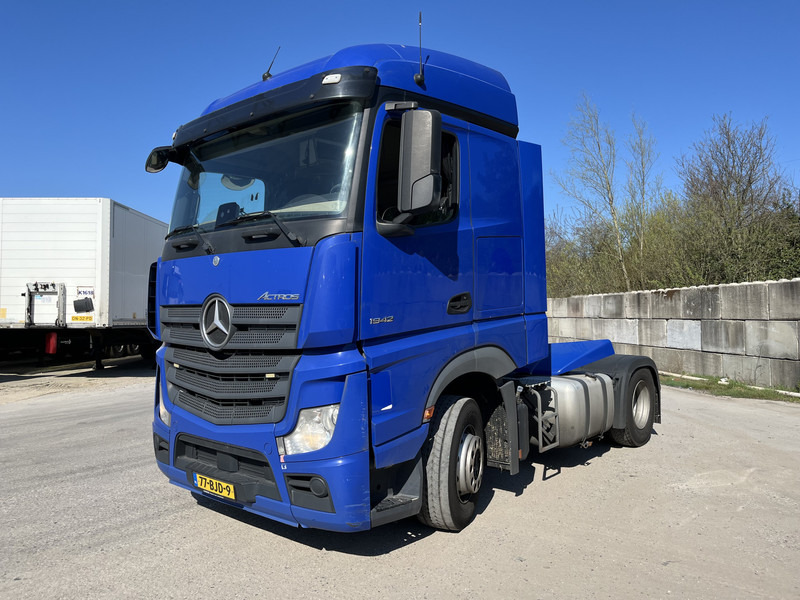 Tracteur routier Mercedes-Benz Actros 1842 Streamspace / 945 dkm / 2 Tanks / NL Truck: photos 19