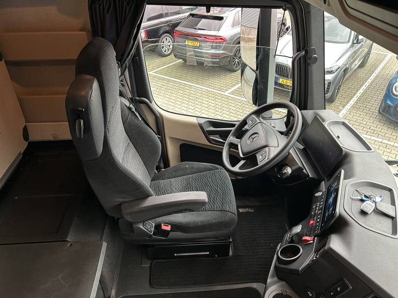 Mercedes-Benz Actros 1845 Gigaspace / Tacho V2 / Blower - PTO / Stand Airco / APK 04-26 - Tracteur routier: photos 3 Mercedes-Benz Actros 1845 Gigaspace / Tacho V2 / Blower - PTO / Stand Airco / APK 04-26 - Tracteur routier: photos 3