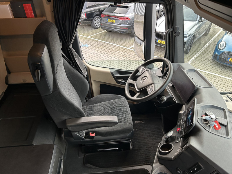 Mercedes-Benz Actros 1845 Gigaspace / Tacho V2 / PTO - Hydraulic / Stand Airco / APK TUV 11-26 - Tracteur routier: photos 3 Mercedes-Benz Actros 1845 Gigaspace / Tacho V2 / PTO - Hydraulic / Stand Airco / APK TUV 11-26 - Tracteur routier: photos 3