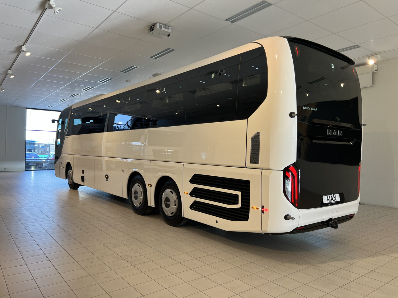 MAN Lions Coach R09 Euro 6E (Dark Edition) - Autocar: photos 5 MAN Lions Coach R09 Euro 6E (Dark Edition) - Autocar: photos 5