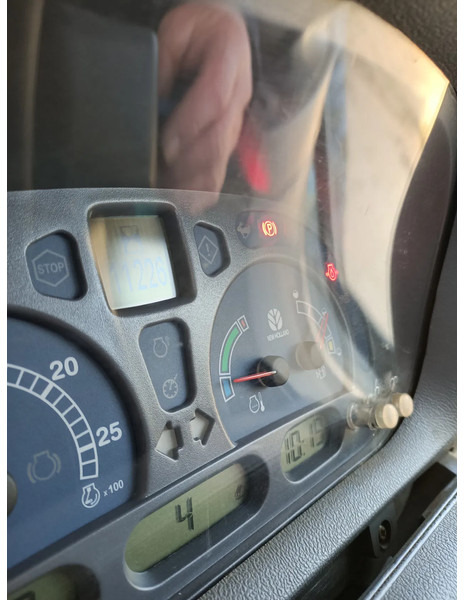 Tracteur agricole New Holland TS135A TS135A: photos 12 Tracteur agricole New Holland TS135A TS135A: photos 12