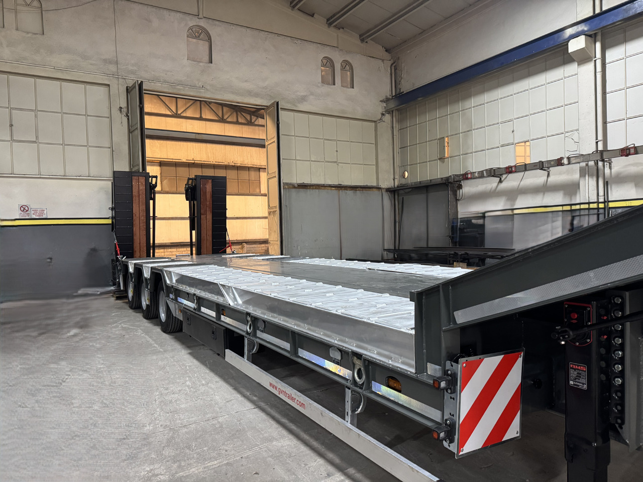 GVN Trailer 3 AXLE LOWBED WITH WHEEL RECESSES - Semi-remorque surbaissé: photos 3 GVN Trailer 3 AXLE LOWBED WITH WHEEL RECESSES - Semi-remorque surbaissé: photos 3