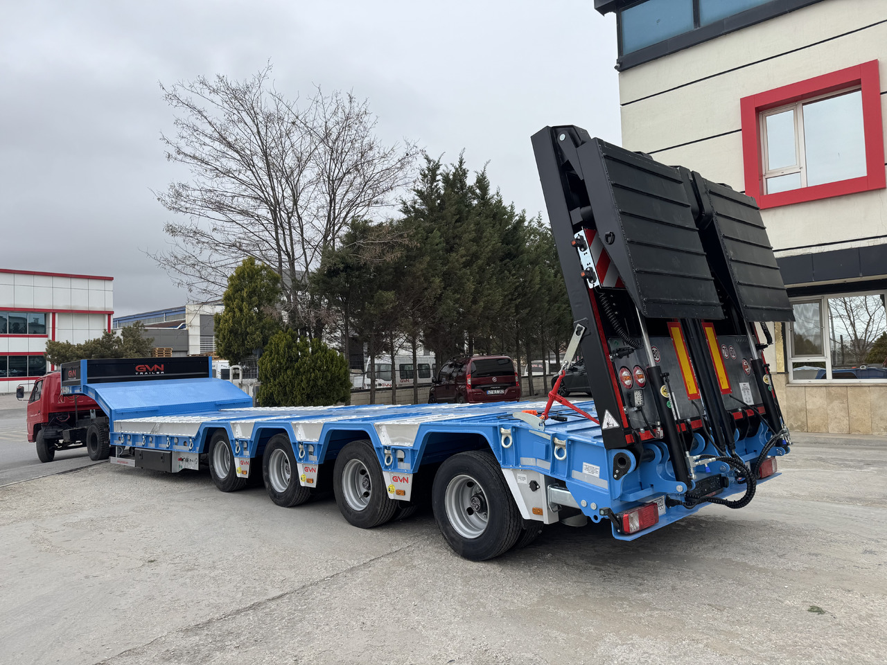 GVN Trailer 4 AXLE LOWBED WITH WHEEL RECESSES - Semi-remorque surbaissé: photos 1 GVN Trailer 4 AXLE LOWBED WITH WHEEL RECESSES - Semi-remorque surbaissé: photos 1