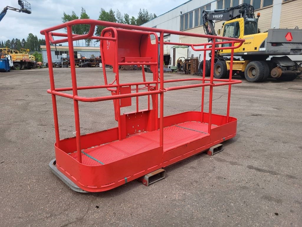 Manitou 200 ATJ kori - Nacelle à mât vertical: photos 1 Manitou 200 ATJ kori - Nacelle à mât vertical: photos 1