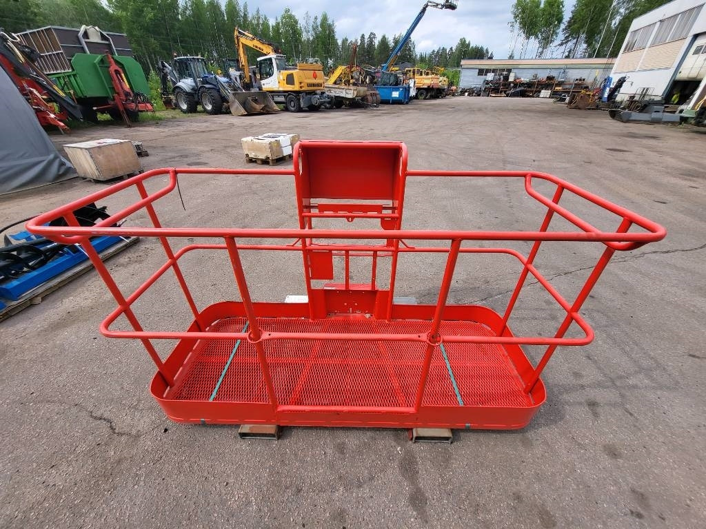 Manitou 200 ATJ kori - Nacelle à mât vertical: photos 2 Manitou 200 ATJ kori - Nacelle à mât vertical: photos 2