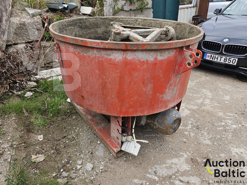 Concrete mixer - Bétonnière: photos 4 Concrete mixer - Bétonnière: photos 4