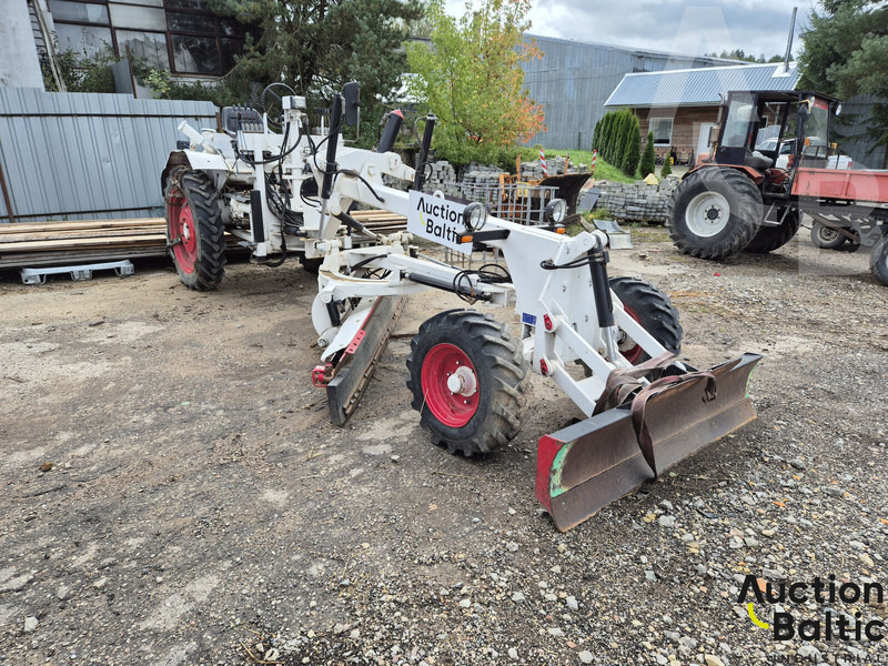 Ei Attachments 09.NH.2750 - Niveleuse: photos 2 Ei Attachments 09.NH.2750 - Niveleuse: photos 2