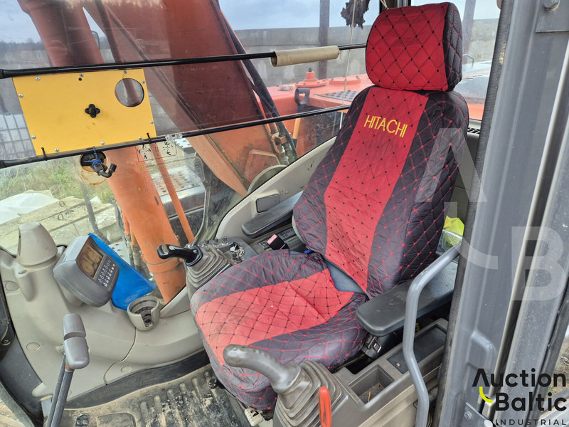 Hitachi ZX 210 LC-3 - Pelle sur chenille: photos 5 Hitachi ZX 210 LC-3 - Pelle sur chenille: photos 5