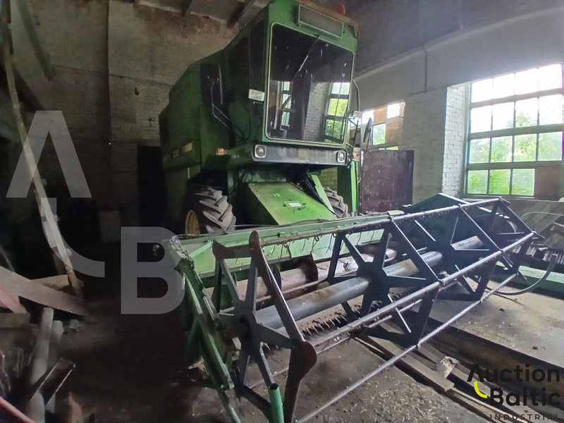 John Deere 1055 - Moissonneuse-batteuse: photos 2 John Deere 1055 - Moissonneuse-batteuse: photos 2