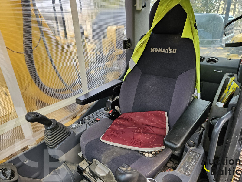 Komatsu PC210LC-11 - Pelle sur chenille: photos 5 Komatsu PC210LC-11 - Pelle sur chenille: photos 5