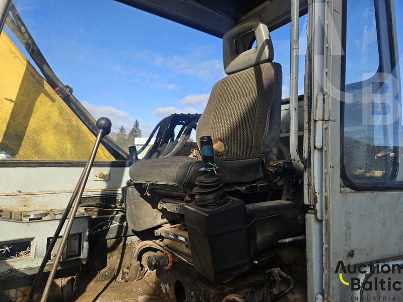 Liebherr R 902 - Pelle sur chenille: photos 4 Liebherr R 902 - Pelle sur chenille: photos 4