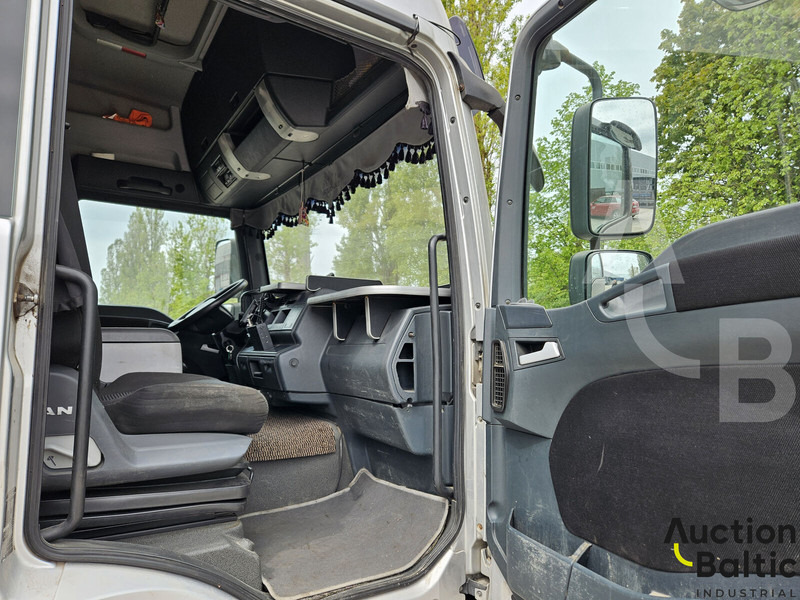 Camion à rideaux coulissants MAN TGL8.250: photos 12
