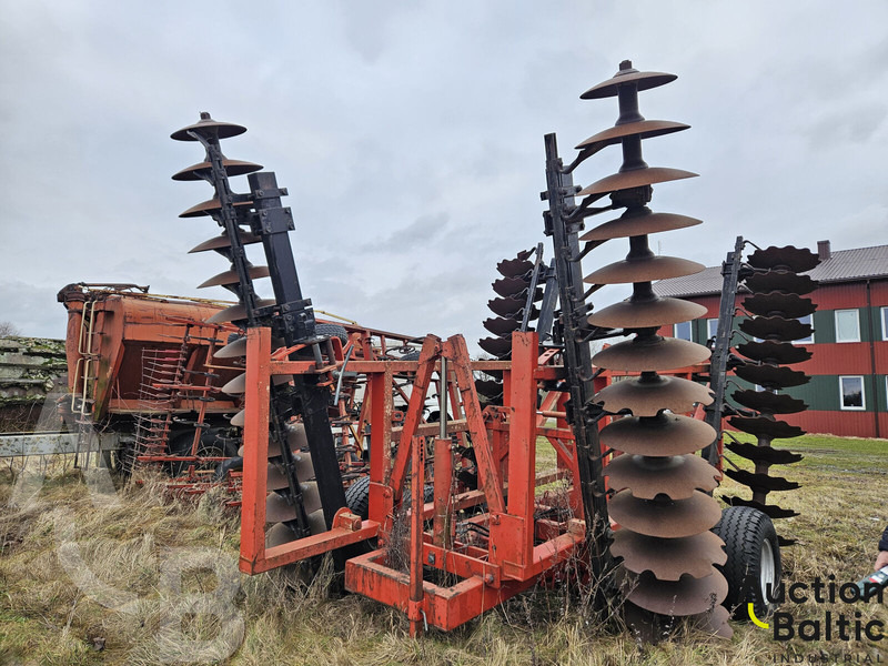 Massey Ferguson Ferguson - Cover crop: photos 4 Massey Ferguson Ferguson - Cover crop: photos 4