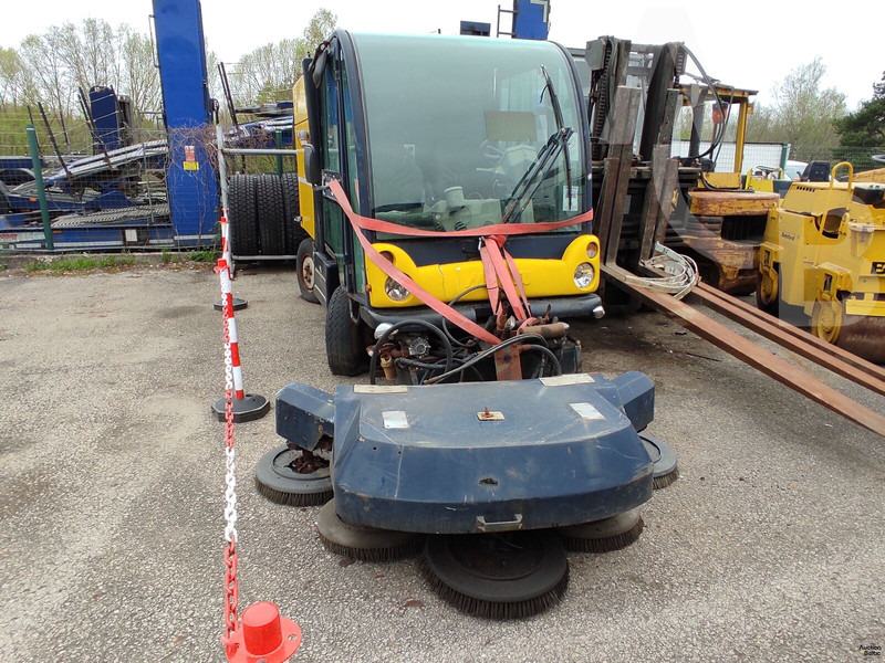 Mathieu Azura - Balayeuse de voirie: photos 2 Mathieu Azura - Balayeuse de voirie: photos 2