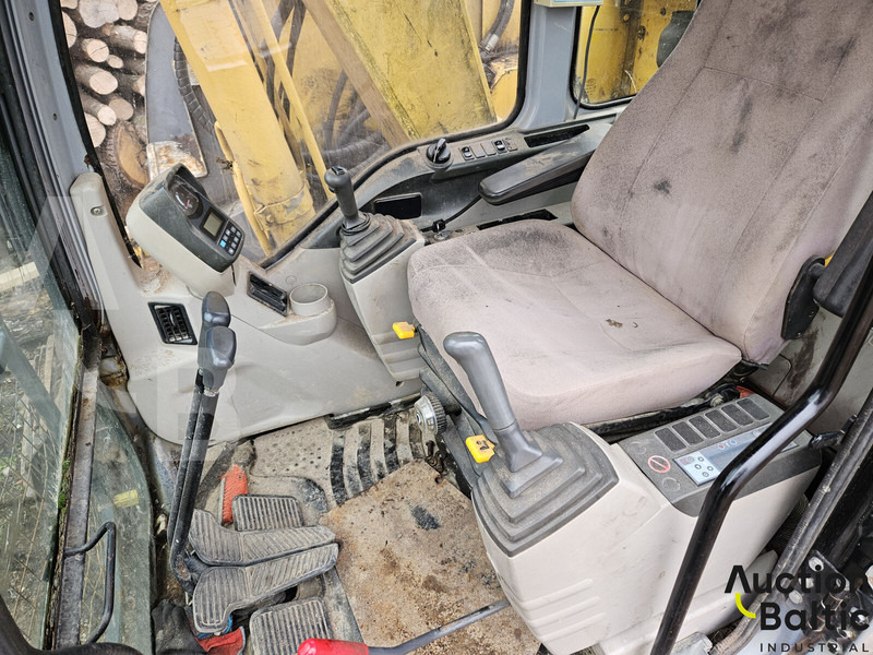 Pelle sur chenille New Holland E 145: photos 7