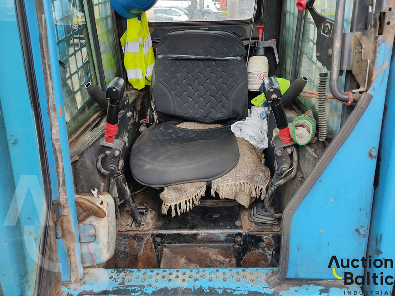 New Holland LS 185 B - Mini chargeuse: photos 5 New Holland LS 185 B - Mini chargeuse: photos 5