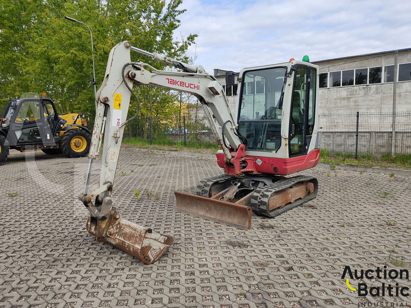 Takeuchi TB228 - Mini pelle: photos 1 Takeuchi TB228 - Mini pelle: photos 1