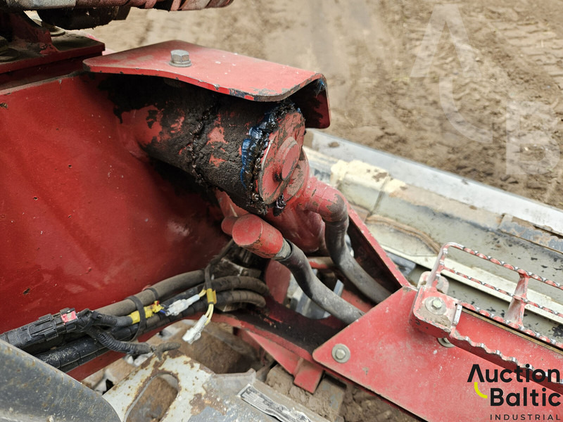 Chargeuse sur chenilles Takeuchi TL12V-2: photos 18 Chargeuse sur chenilles Takeuchi TL12V-2: photos 18