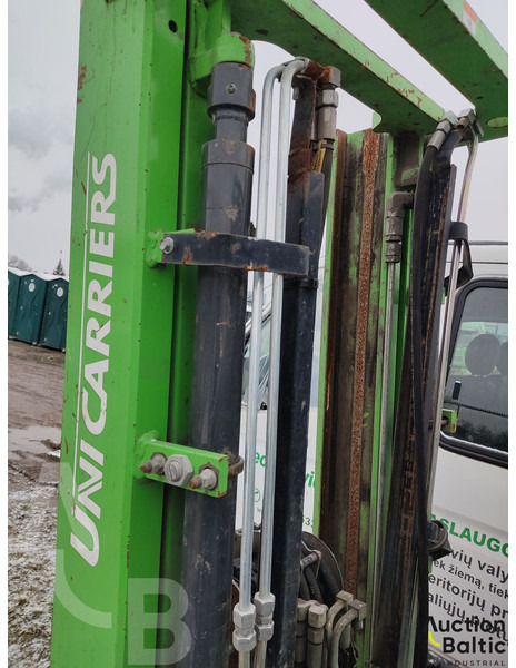 Chariot élévateur diesel UniCarriers 30: photos 7