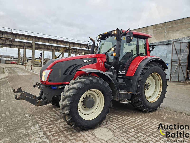 Valtra T213V - Tracteur agricole: photos 2 Valtra T213V - Tracteur agricole: photos 2