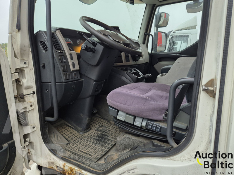 Volvo FL240 - Camion fourgon: photos 5 Volvo FL240 - Camion fourgon: photos 5