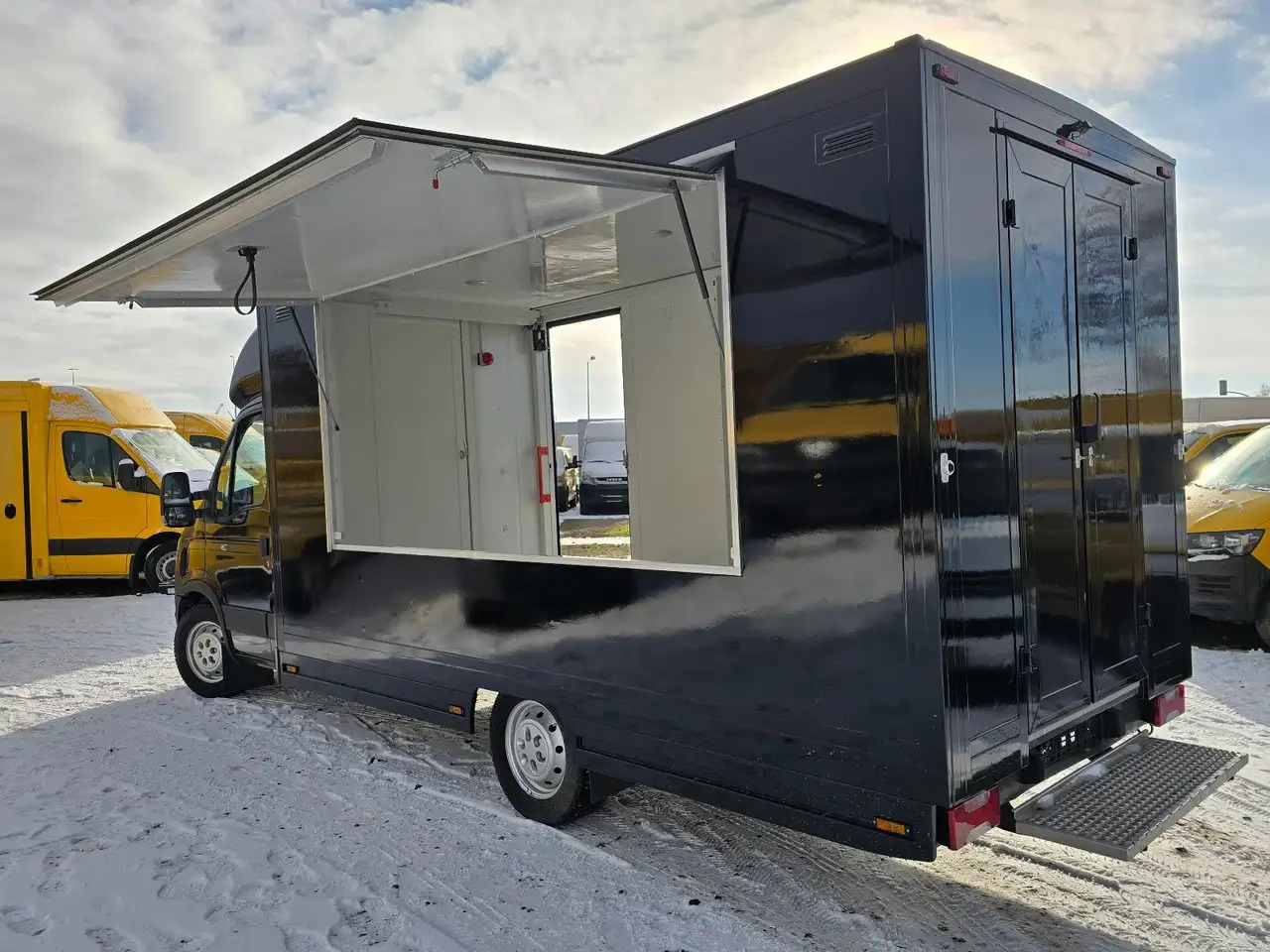 Iveco IS35SI2AA/ FOODTRUCK/Daily - Camion magasin: photos 1 Iveco IS35SI2AA/ FOODTRUCK/Daily - Camion magasin: photos 1