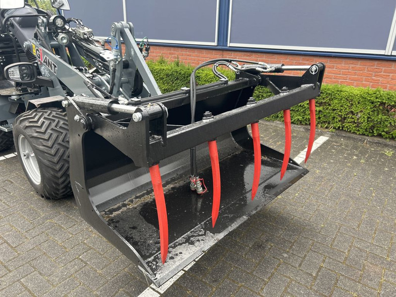 Giant Tobroco Pelikaanbak 140 cm Giant aanspan - Godet pour Engins de chantier: photos 2 Giant Tobroco Pelikaanbak 140 cm Giant aanspan - Godet pour Engins de chantier: photos 2