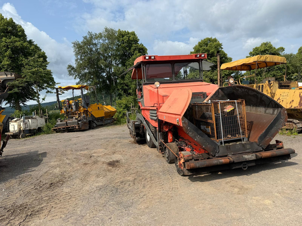 Demag-Dynapac DF135P powerfull 4-axle-paver - Finisseur: photos 5 Demag-Dynapac DF135P powerfull 4-axle-paver - Finisseur: photos 5