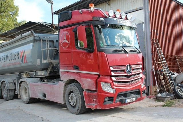 Mercedes-Benz Actros 4 2-Achser BM 963 1848 OM471 4x2 SZM - Tracteur routier: photos 1 Mercedes-Benz Actros 4 2-Achser BM 963 1848 OM471 4x2 SZM - Tracteur routier: photos 1