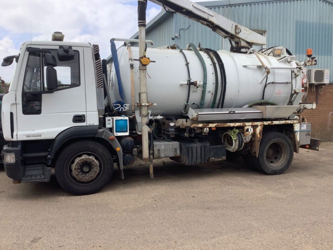 IVECO 180e25 euro5 - Camion hydrocureur: photos 3 IVECO 180e25 euro5 - Camion hydrocureur: photos 3