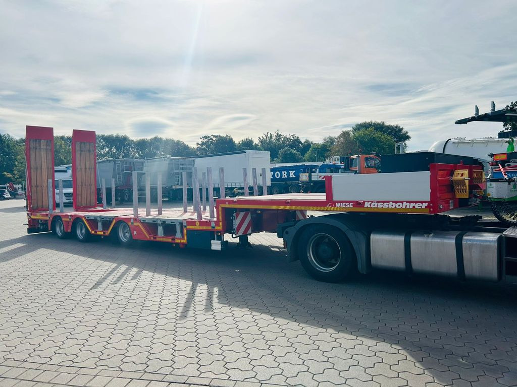 Kässbohrer KSLA RJ Mega Jumbo Tieflader mit Radmulden tele - Semi-remorque surbaissé: photos 4 Kässbohrer KSLA RJ Mega Jumbo Tieflader mit Radmulden tele - Semi-remorque surbaissé: photos 4