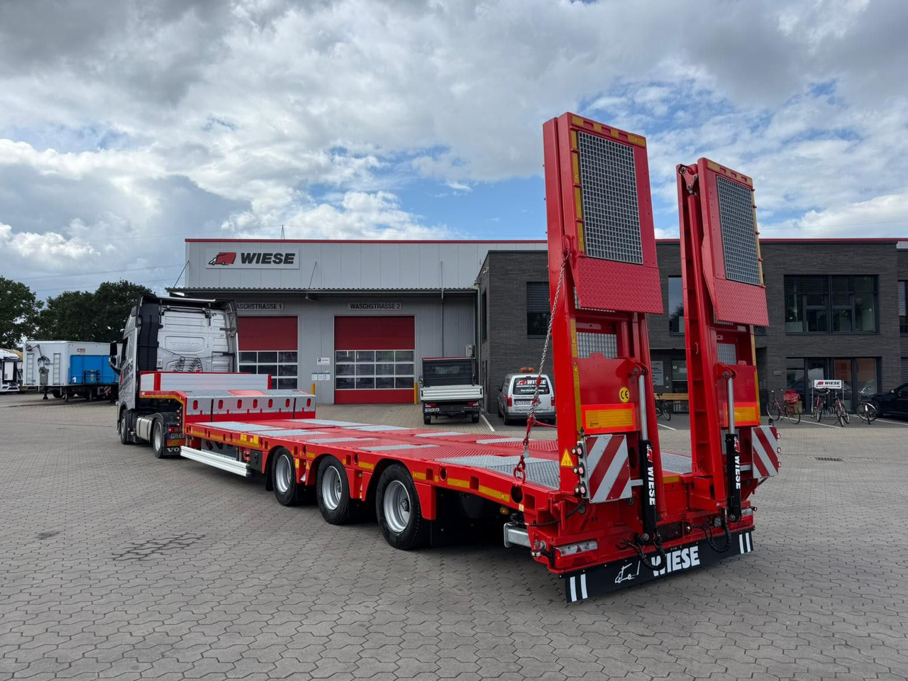 Kässbohrer SLS.HS Tieflader mit hydr. Schwanenhals - Semi-remorque surbaissé: photos 1 Kässbohrer SLS.HS Tieflader mit hydr. Schwanenhals - Semi-remorque surbaissé: photos 1