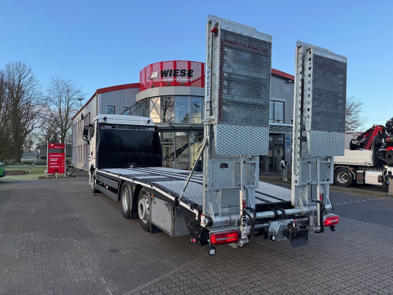 MAN Baumaschinen- Arbeitsbühnentransporter Rampen - Camion porte-voitures: photos 5 MAN Baumaschinen- Arbeitsbühnentransporter Rampen - Camion porte-voitures: photos 5