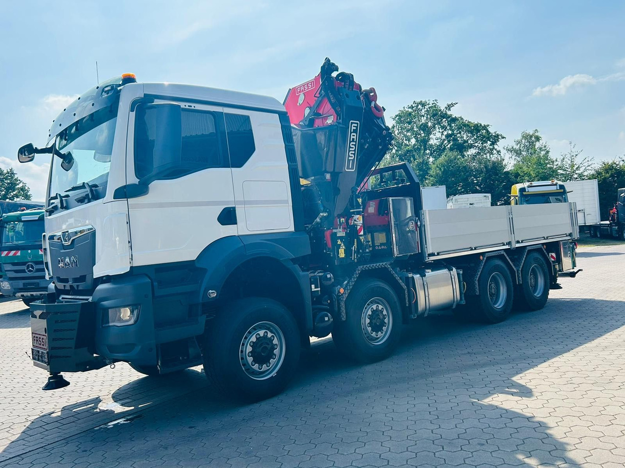 MAN TGS 41.520 8x8 mit Fassi Ladekran F710RA.2.26 - Camion plateau: photos 5 MAN TGS 41.520 8x8 mit Fassi Ladekran F710RA.2.26 - Camion plateau: photos 5