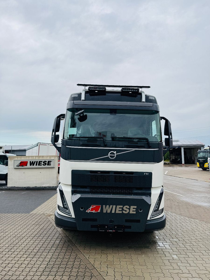 Volvo FH540 10x4 mit F1150 Ladekran, Sattelzugmaschine - Camion grue: photos 5 Volvo FH540 10x4 mit F1150 Ladekran, Sattelzugmaschine - Camion grue: photos 5