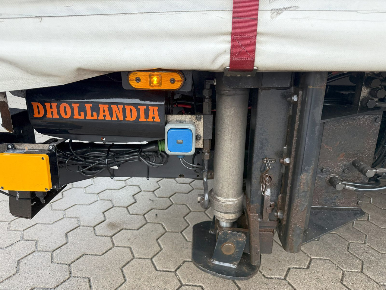 Semi-remorque surbaissé Wiese Mega Schiebeplane mit Dhollandia Rampe 9t: photos 13 Semi-remorque surbaissé Wiese Mega Schiebeplane mit Dhollandia Rampe 9t: photos 13