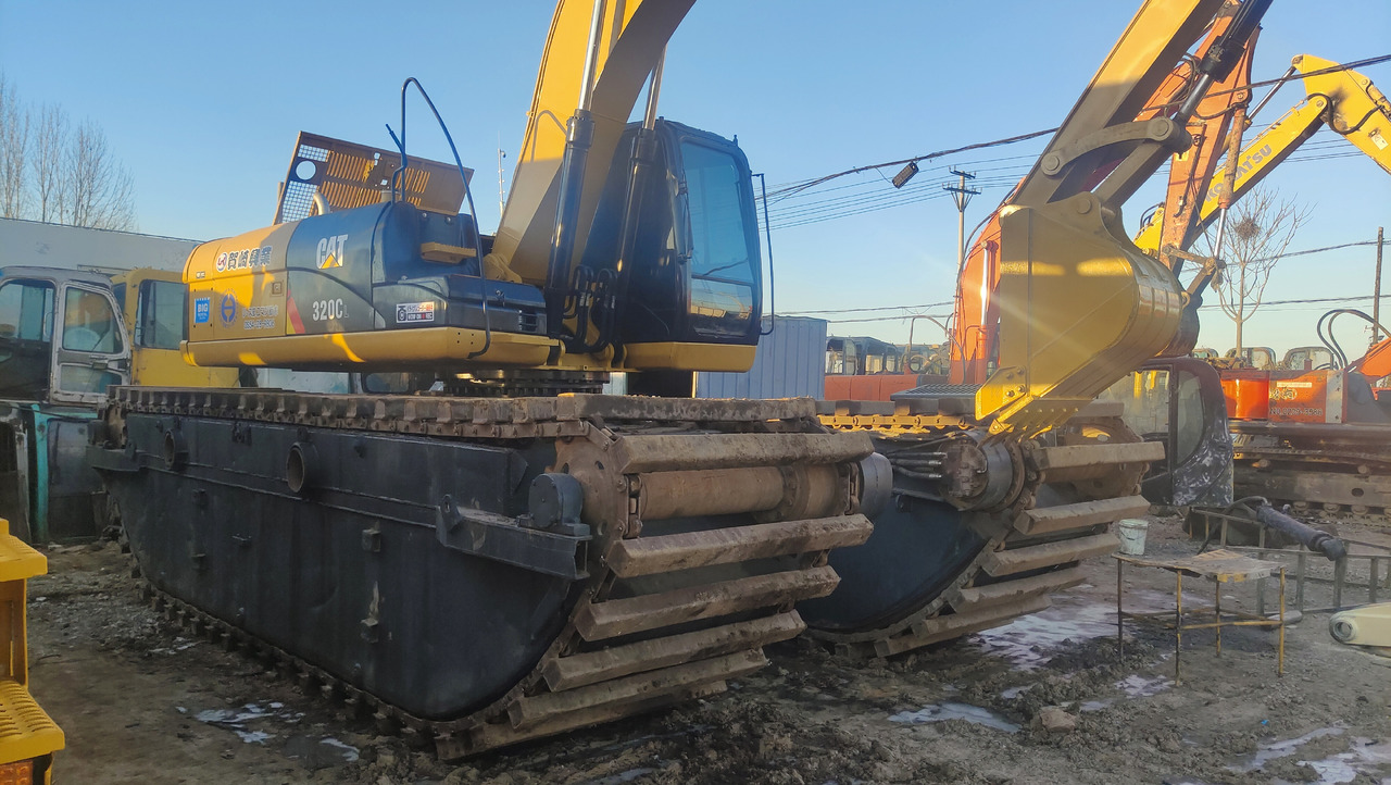 Excavatrice amphibie CATERPILLAR 320C: photos 1