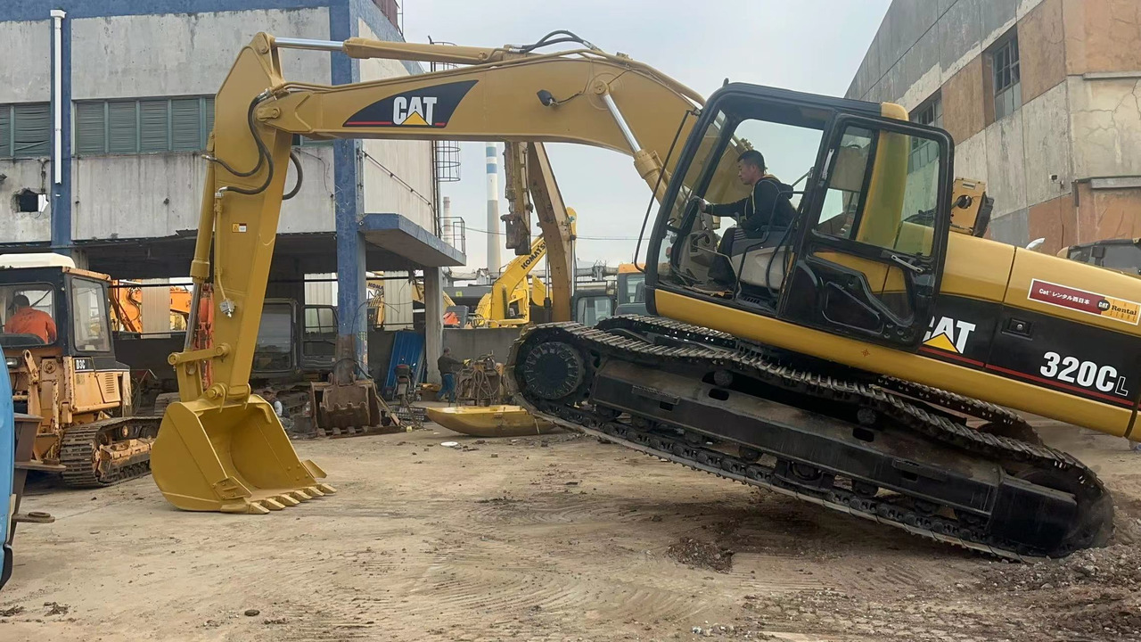 CATERPILLAR 320C - Pelle sur chenille: photos 2 CATERPILLAR 320C - Pelle sur chenille: photos 2