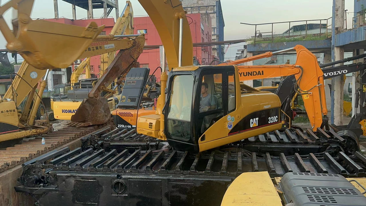 CATERPILLAR 320C - Excavatrice amphibie: photos 4 CATERPILLAR 320C - Excavatrice amphibie: photos 4