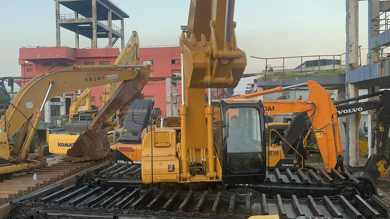 CATERPILLAR 320C - Excavatrice amphibie: photos 3 CATERPILLAR 320C - Excavatrice amphibie: photos 3