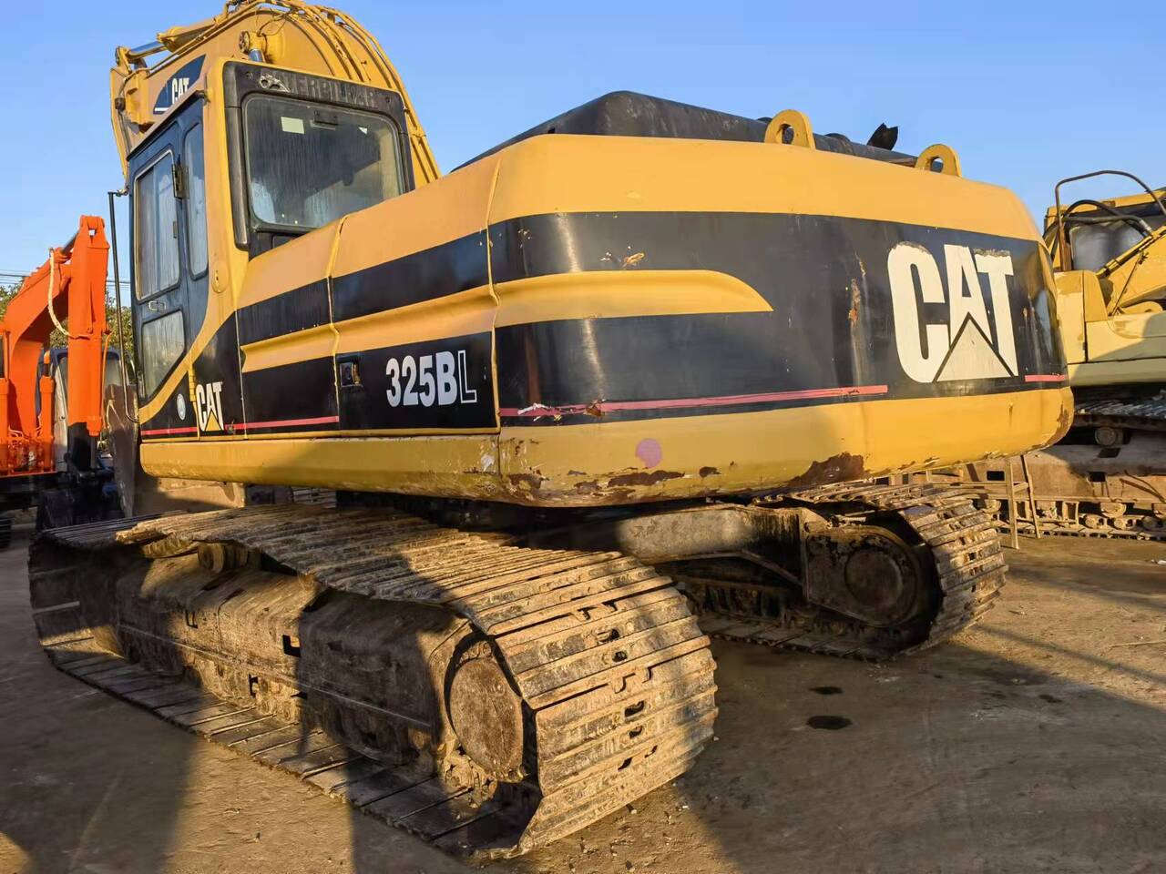 CATERPILLAR 325BL Imported machine - Pelle sur chenille: photos 1 CATERPILLAR 325BL Imported machine - Pelle sur chenille: photos 1