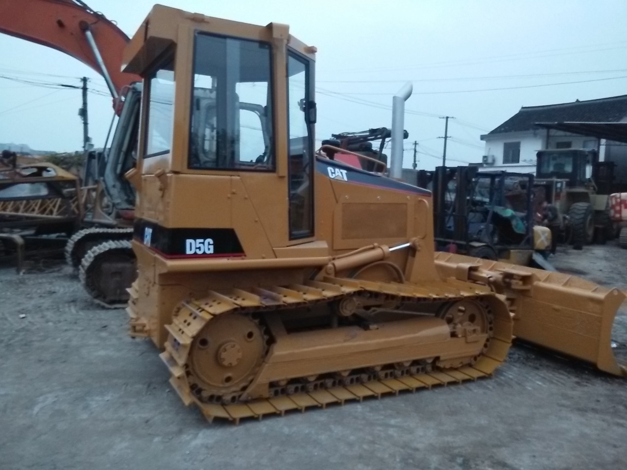 CATERPILLAR D5G - Bulldozer: photos 1 CATERPILLAR D5G - Bulldozer: photos 1