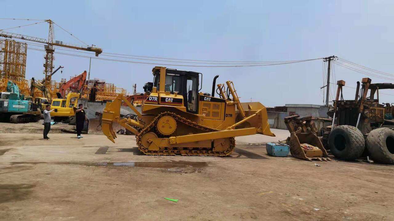 CATERPILLAR D7R - Bulldozer: photos 4 CATERPILLAR D7R - Bulldozer: photos 4