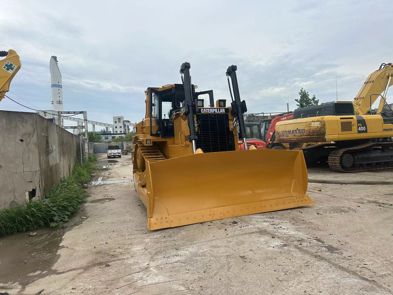 CATERPILLAR D8R - Bulldozer: photos 1 CATERPILLAR D8R - Bulldozer: photos 1