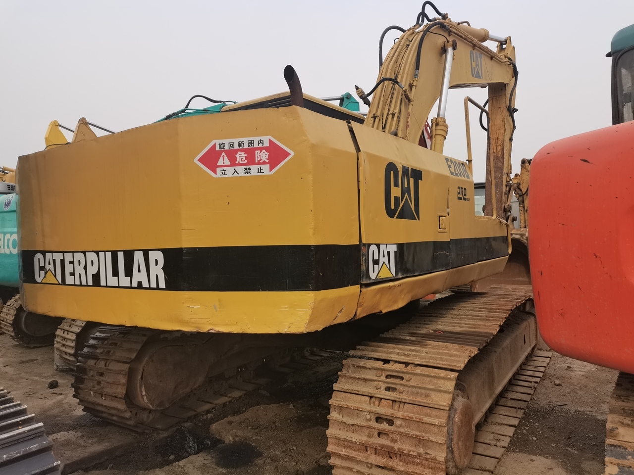 CATERPILLAR E200 - Pelle sur chenille: photos 1 CATERPILLAR E200 - Pelle sur chenille: photos 1