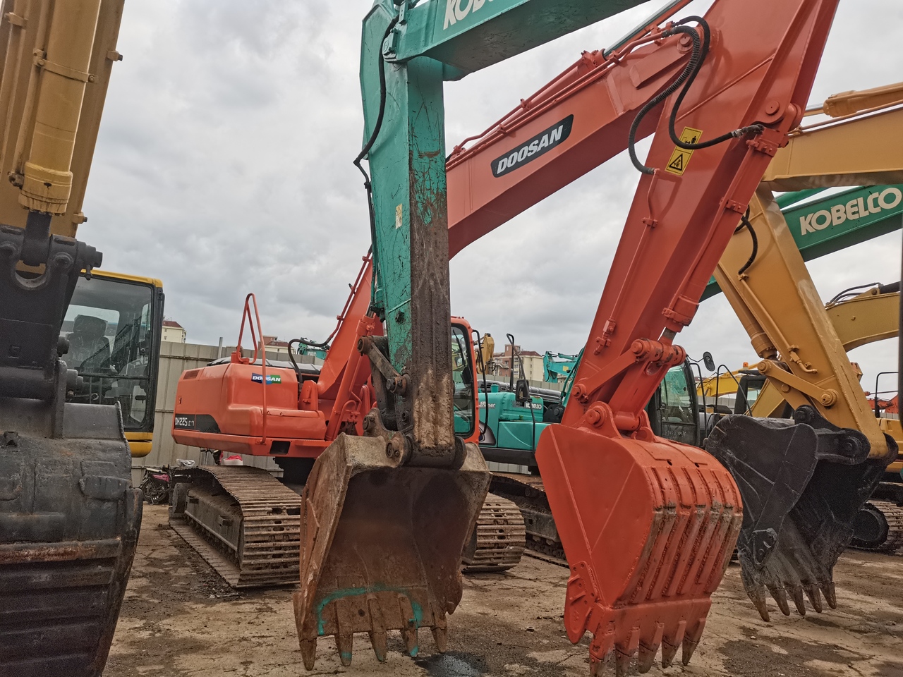 DOOSAN DH225LC-7 - Pelle sur chenille: photos 4 DOOSAN DH225LC-7 - Pelle sur chenille: photos 4