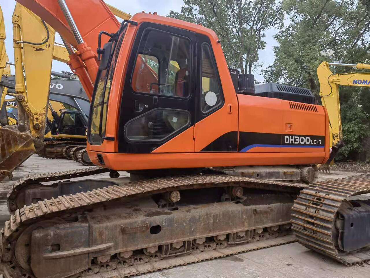 DOOSAN DH300 - Pelle sur chenille: photos 1 DOOSAN DH300 - Pelle sur chenille: photos 1