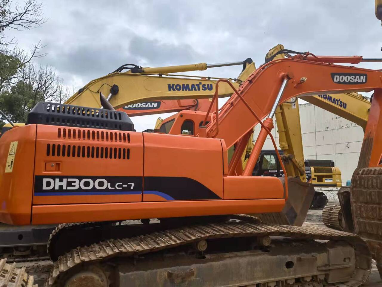 DOOSAN DH300 - Pelle sur chenille: photos 2 DOOSAN DH300 - Pelle sur chenille: photos 2