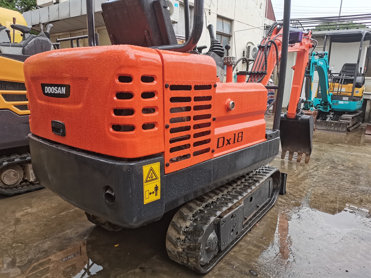 DOOSAN DX18 - Mini pelle: photos 3 DOOSAN DX18 - Mini pelle: photos 3