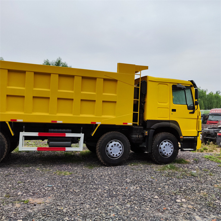 HOWO HOWO 8x4 371-Yellow Tipper - Camion benne: photos 4 HOWO HOWO 8x4 371-Yellow Tipper - Camion benne: photos 4
